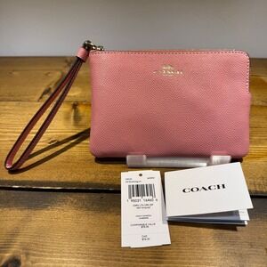 NWT Coach Corner Zip Wristlet Pebble Leather Bubblegum Pink Wallet Pouch 58032